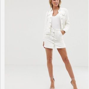 Lipsy denim skirt w/ contrast stitching in white🤍